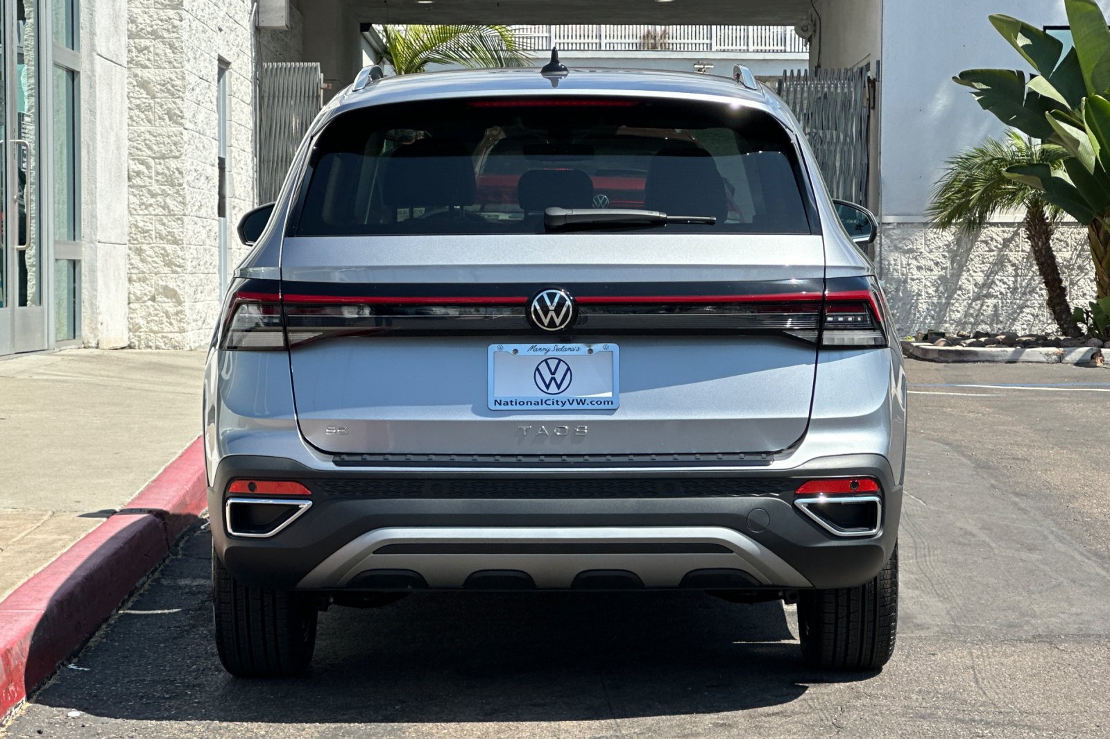 New 2027 Volkswagen Taos SE FWD image 6