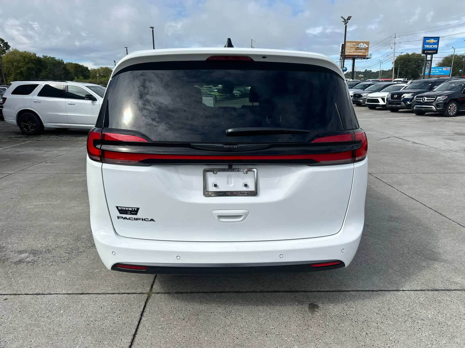 New 2026 Chrysler Pacifica Select image 8