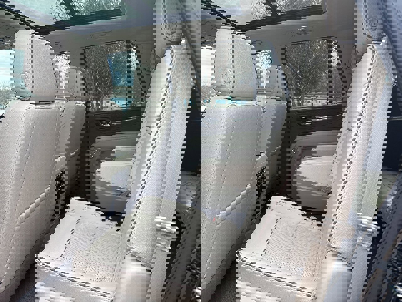 Used 2024 GMC Yukon Denali image 9