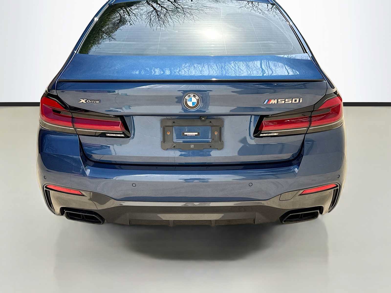 Used 2023 BMW M550i xDrive w/ Executive Package AWD/4WD image 4