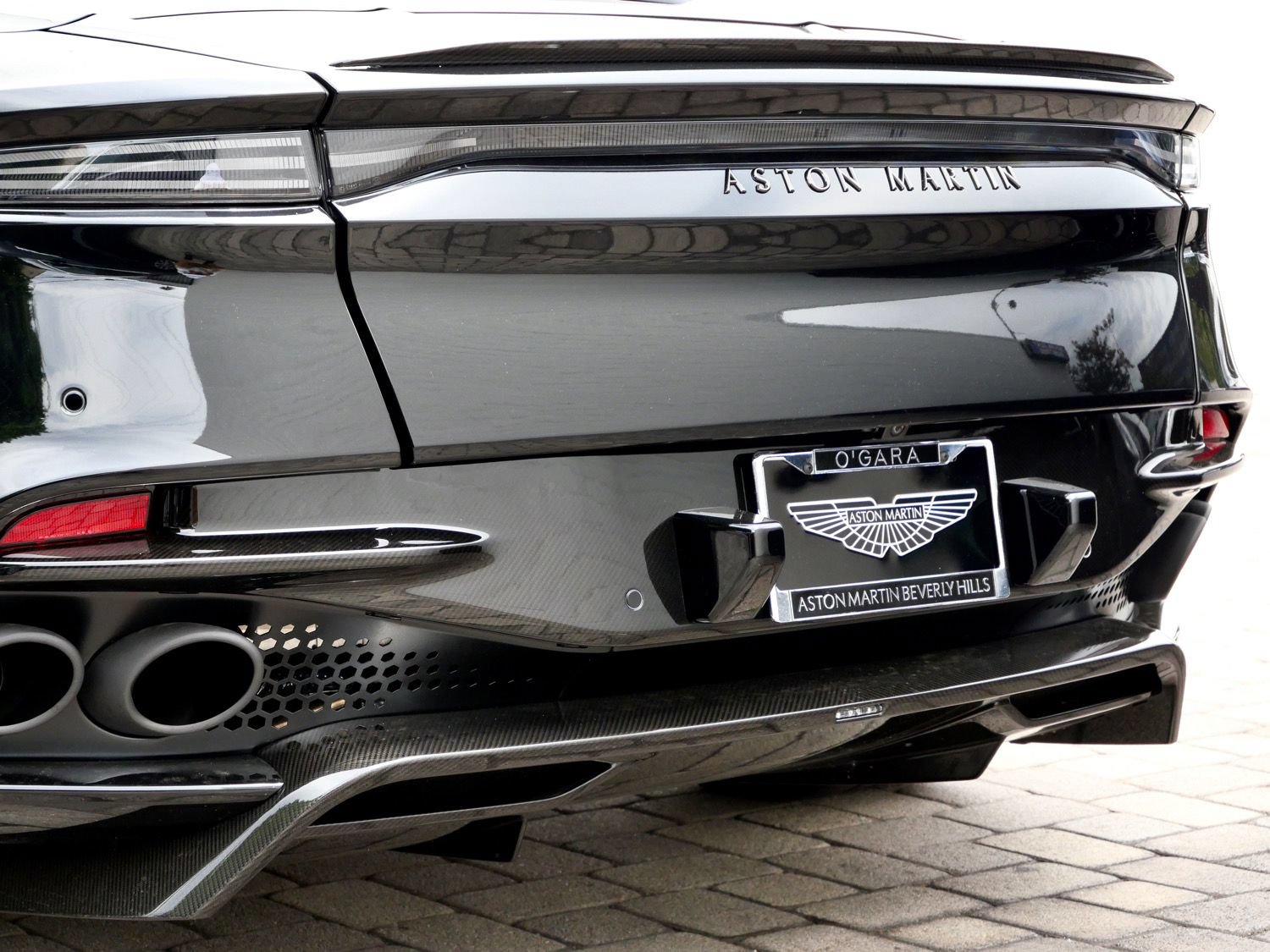 Used 2023 Aston Martin DBS Superleggera Volante RWD image 8