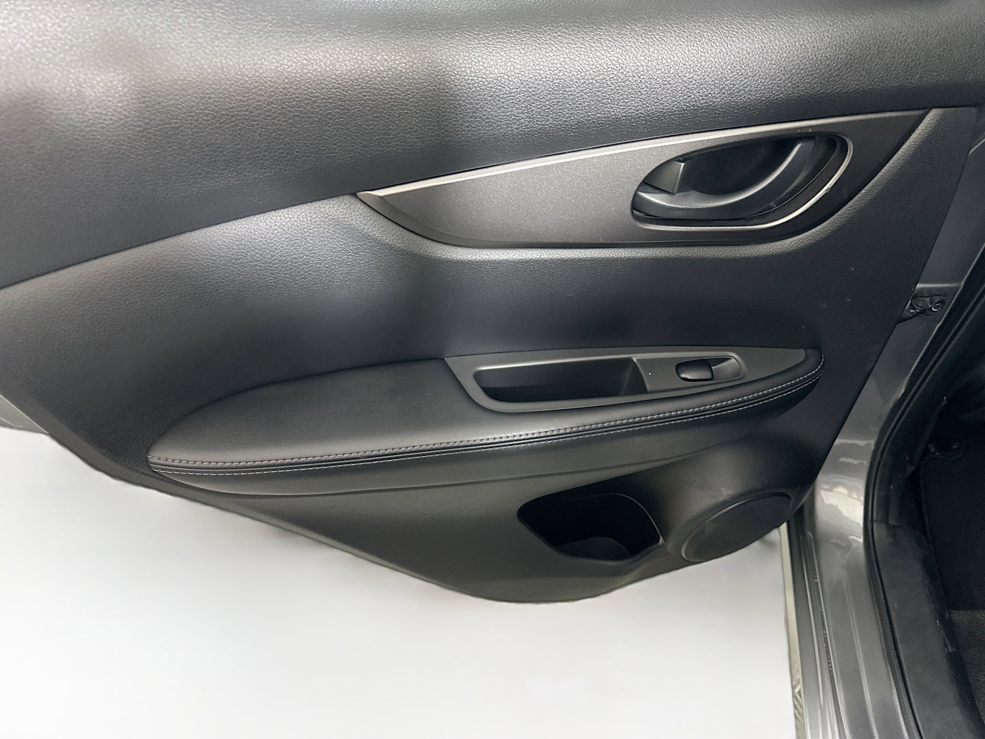 Used 2020 Nissan Rogue Sport S image 24