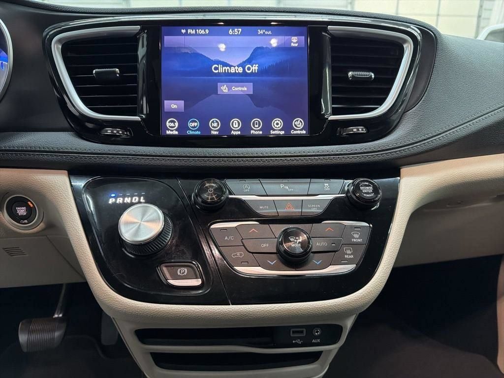 Used 2020 Chrysler Pacifica Limited FWD image 47