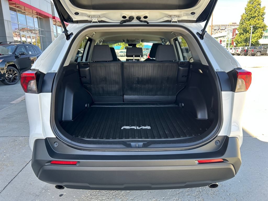 Certified 2022 Toyota RAV4 LE AWD/4WD image 15