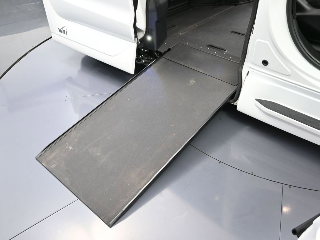 Used 2022 Chrysler Pacifica Touring-L w/ Uconnect Theater Family Group image 47