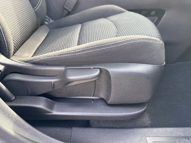 Used 2024 GMC Terrain SLE FWD image 29