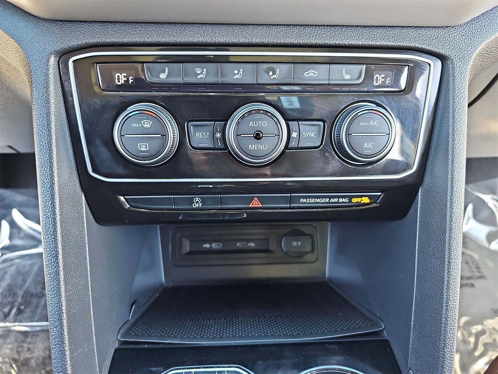 Used 2023 Volkswagen Atlas SE w/ Panoramic Sunroof Package image 24