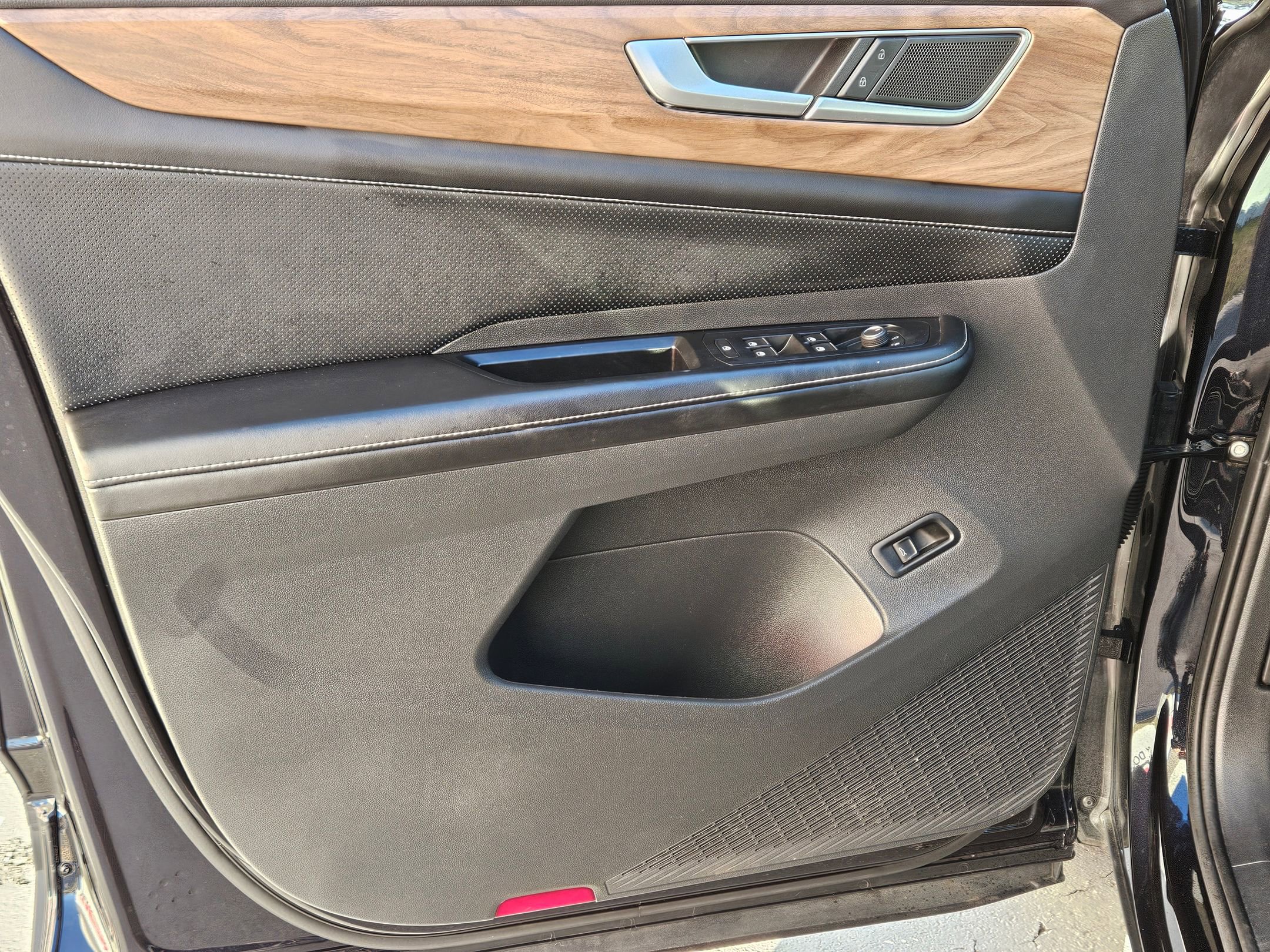 Used 2024 Volkswagen Atlas SE image 17