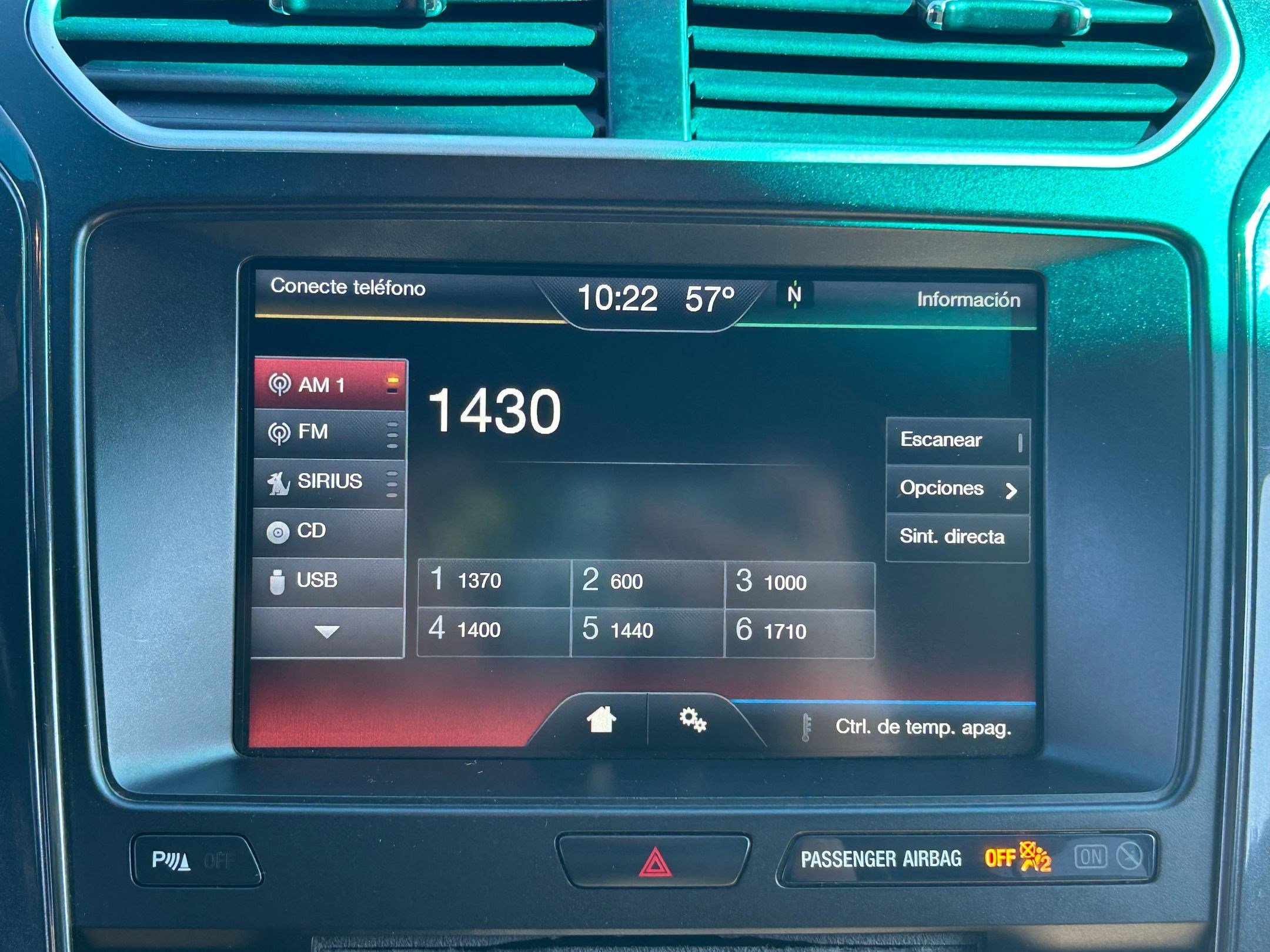 Used 2016 Ford Explorer XLT w/ Equipment Group 202A AWD/4WD image 21