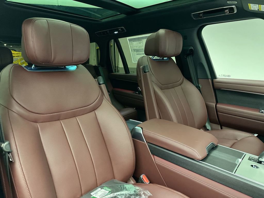 New 2025 Land Rover Range Rover Long Wheelbase Autobiography image 5