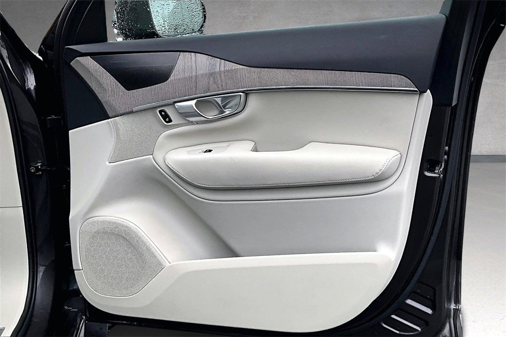 Used 2024 Volvo XC90 B5 Plus w/ Protection Package image 29