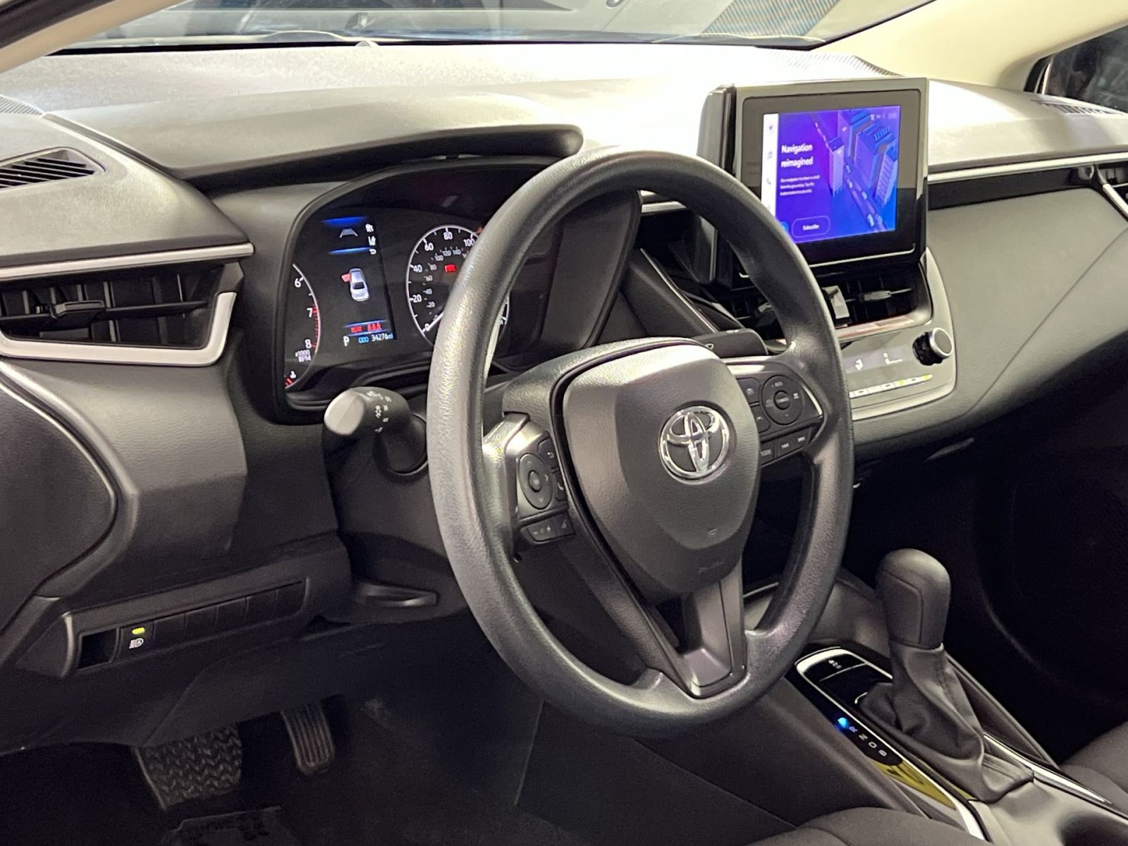Used 2025 Toyota Corolla LE FWD image 16
