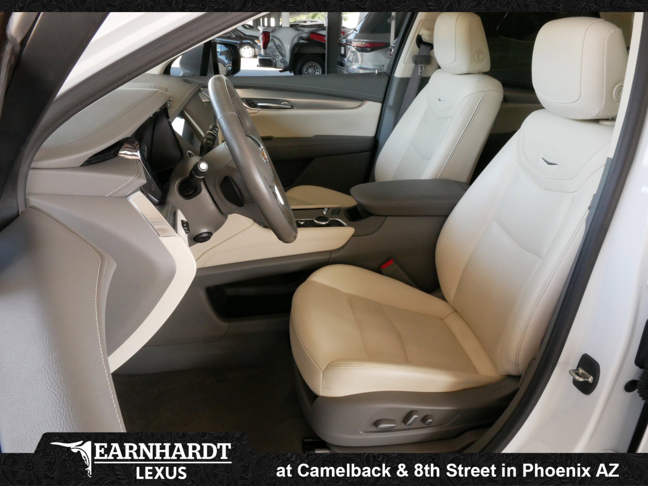 Used 2024 Cadillac XT5 Premium Luxury w/ Technology Package image 2