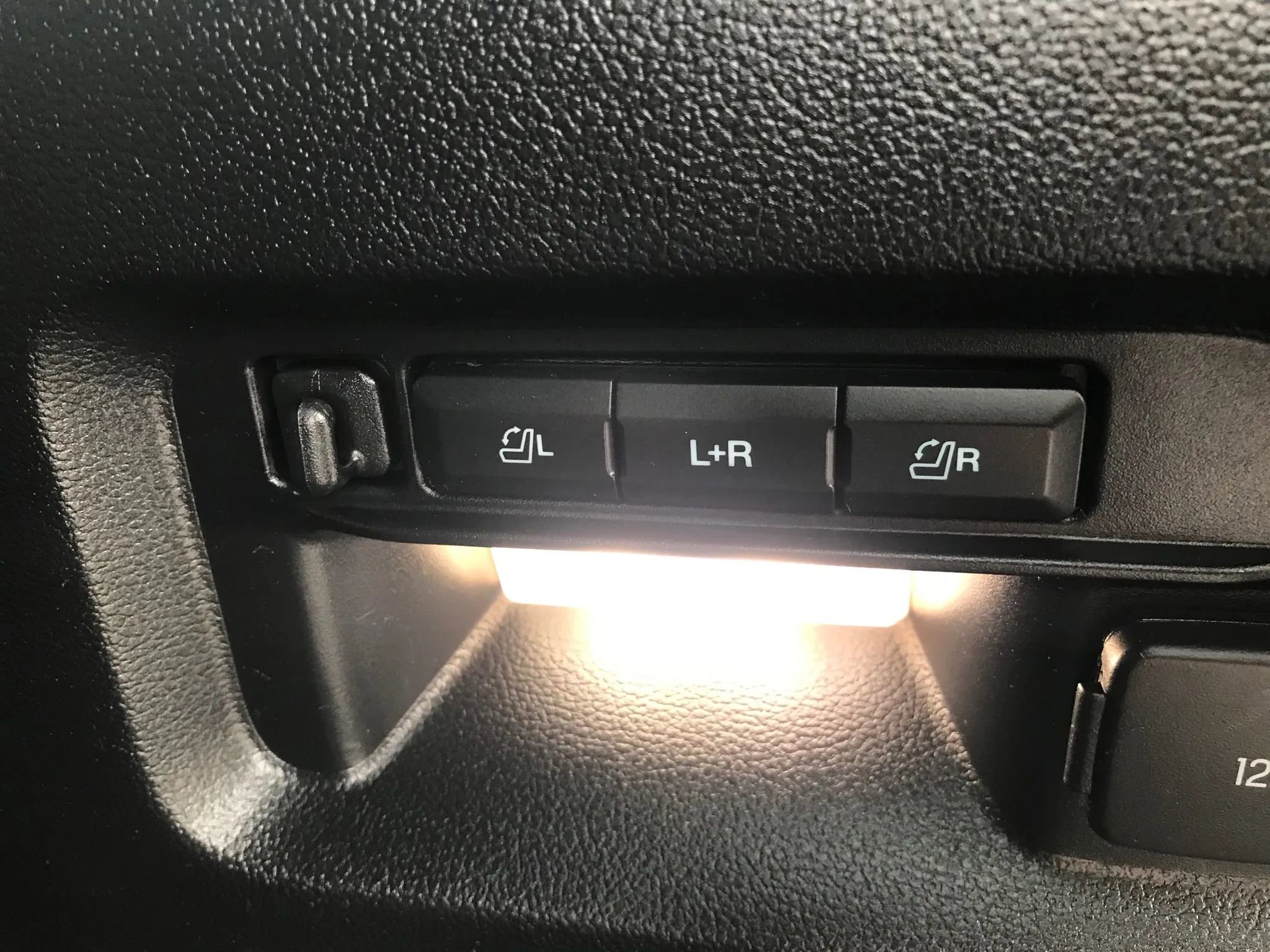 Used 2020 Ford Explorer Limited w/ Class III Trailer Tow Package image 43