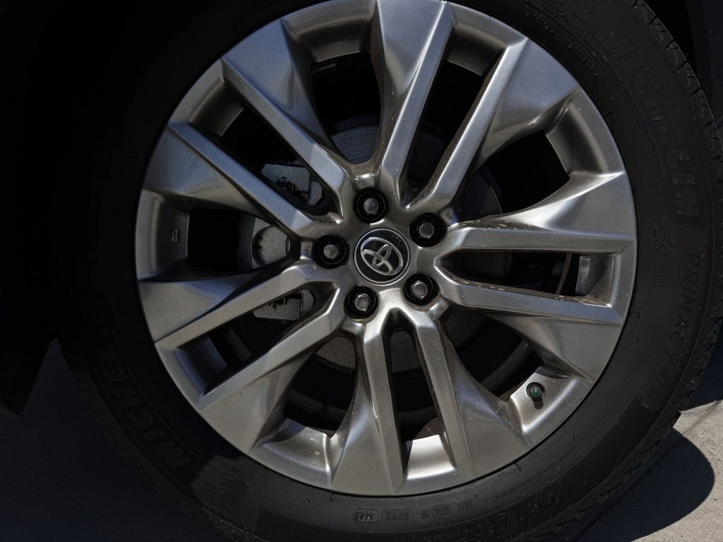 Used 2025 Toyota RAV4 XLE Premium FWD image 9