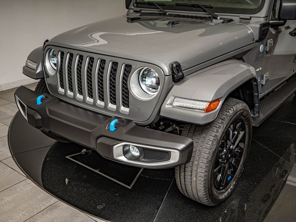 Used 2023 Jeep Wrangler Unlimited Sahara w/ Cold Weather Group AWD/4WD image 12