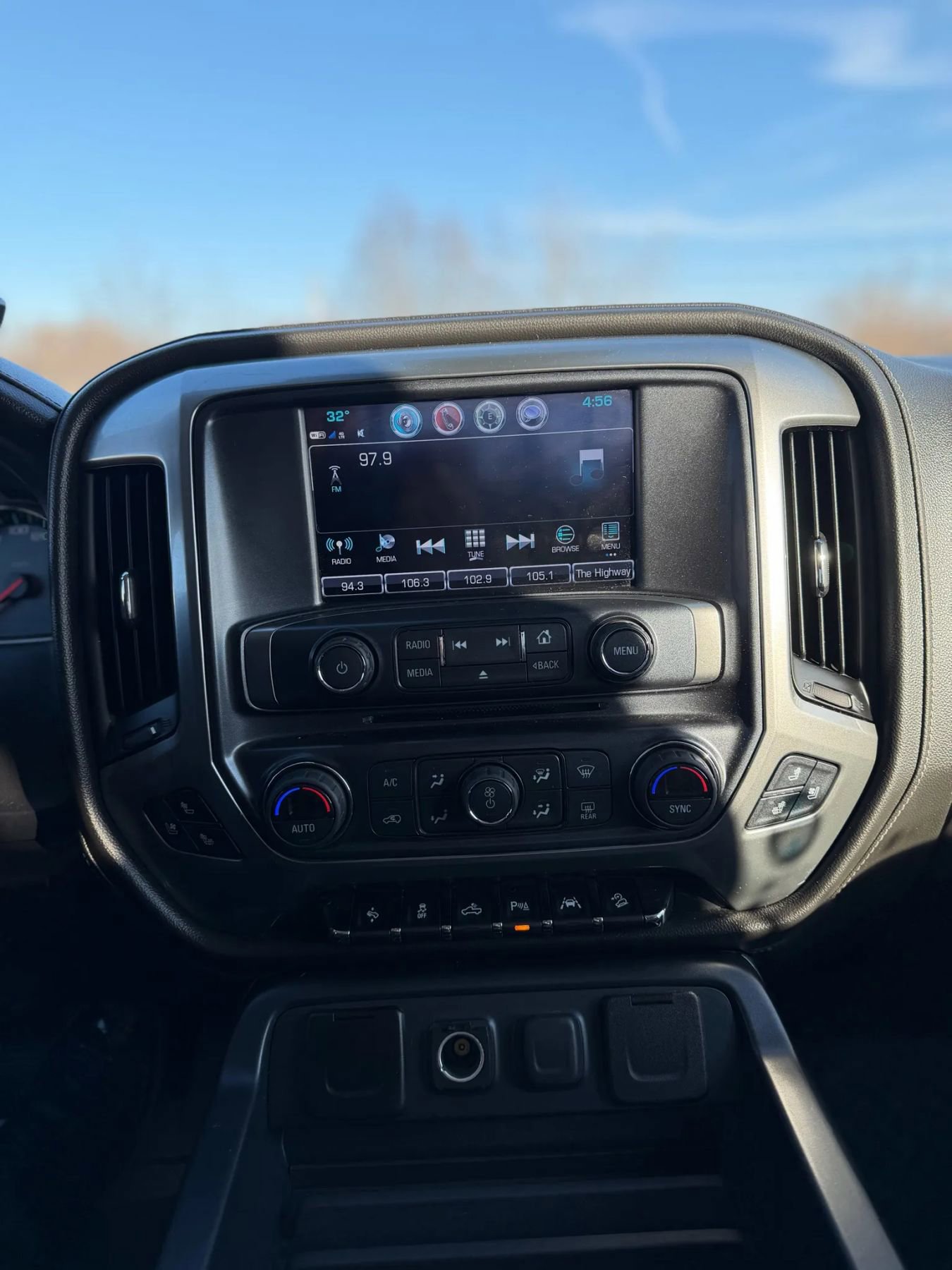 Used 2017 Chevrolet Silverado 1500 LTZ Z71 image 12