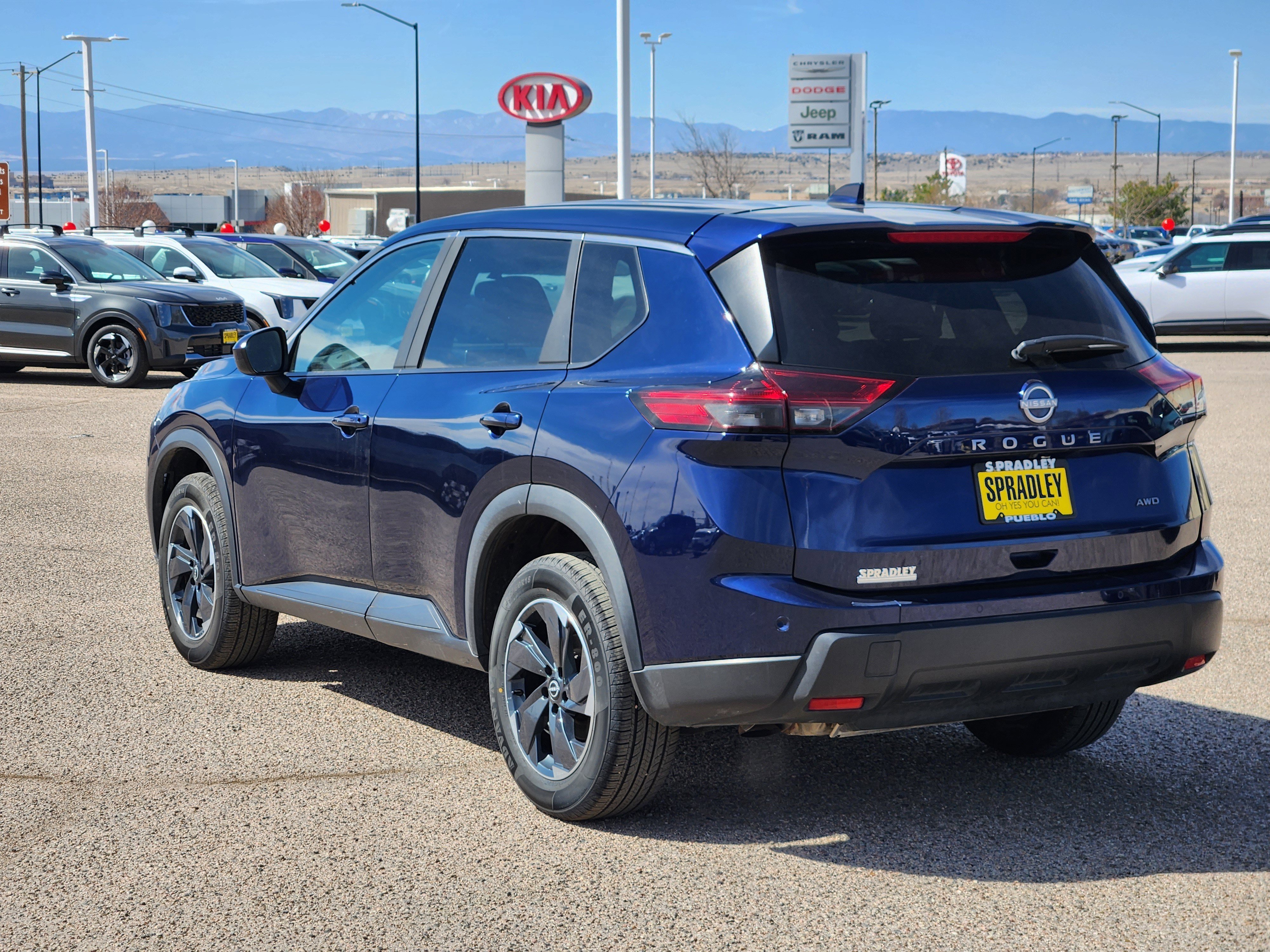 Used 2025 Nissan Rogue SV AWD/4WD image 3