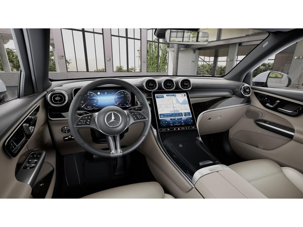 Used 2025 Mercedes-Benz GLC 300 4MATIC image 3