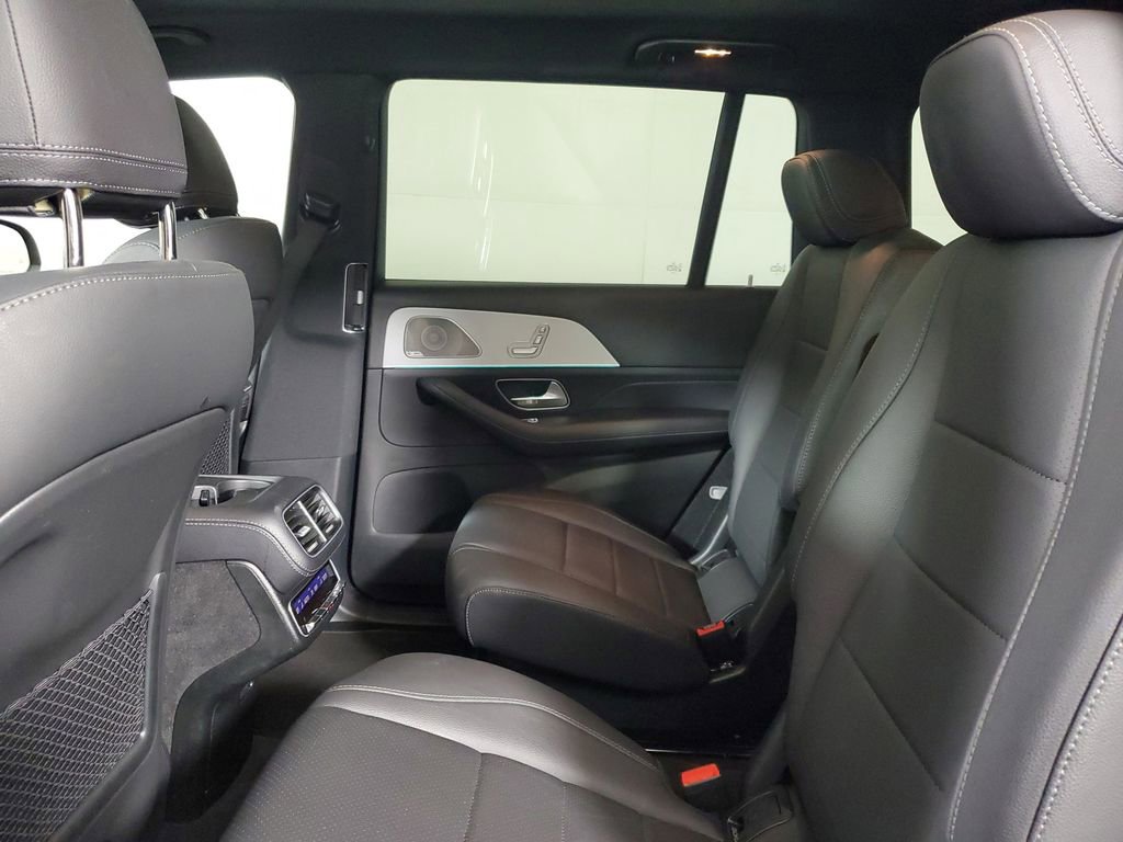 Used 2025 Mercedes-Benz GLS 450 4MATIC image 12
