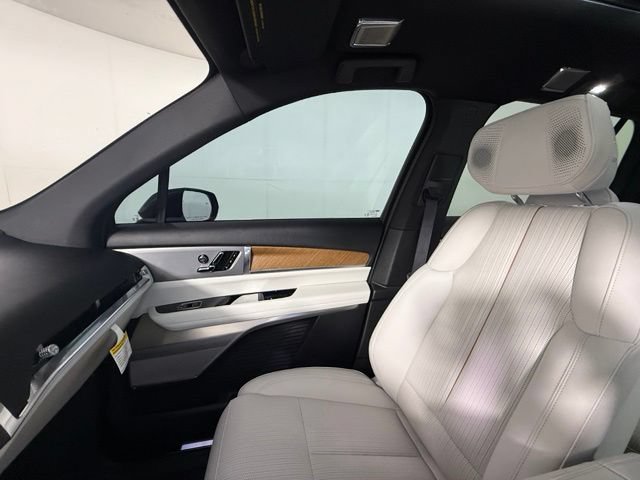 Used 2026 Cadillac Vistiq Luxury w/ LPO, Floor Liner Package AWD/4WD image 16