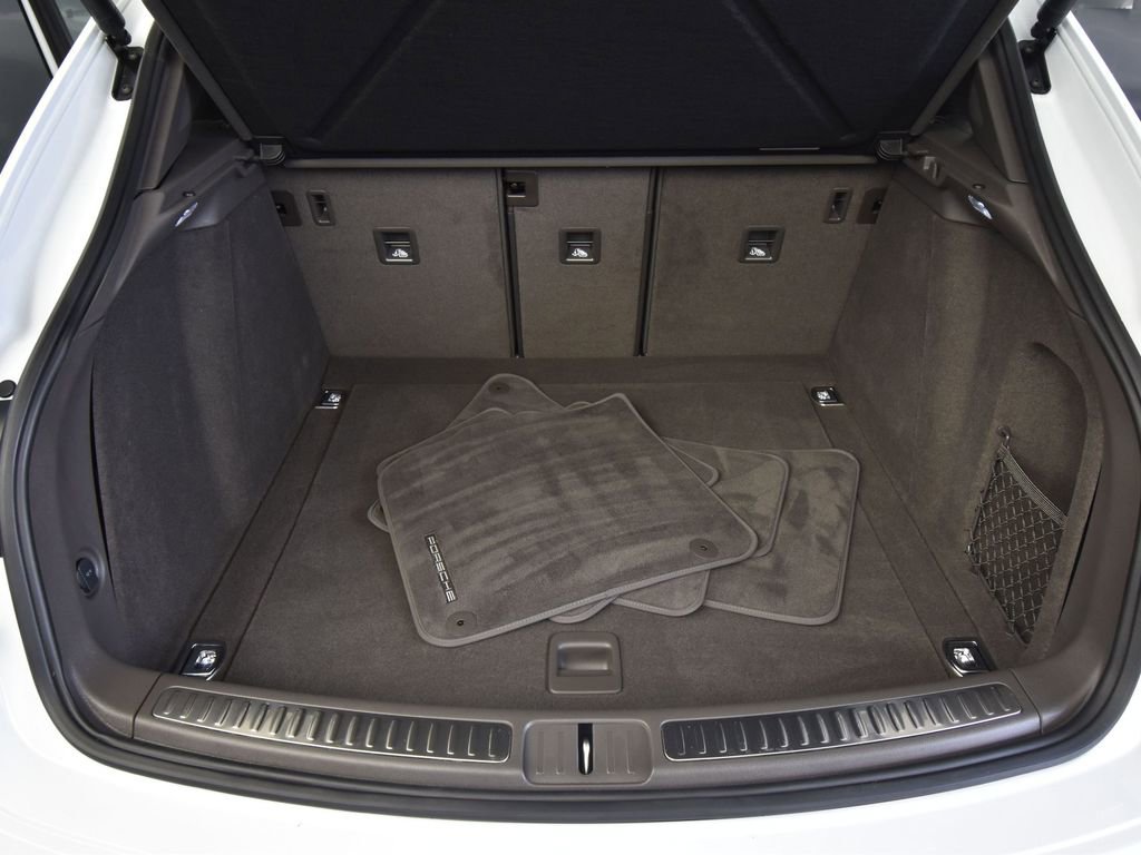 Used 2025 Porsche Macan image 24