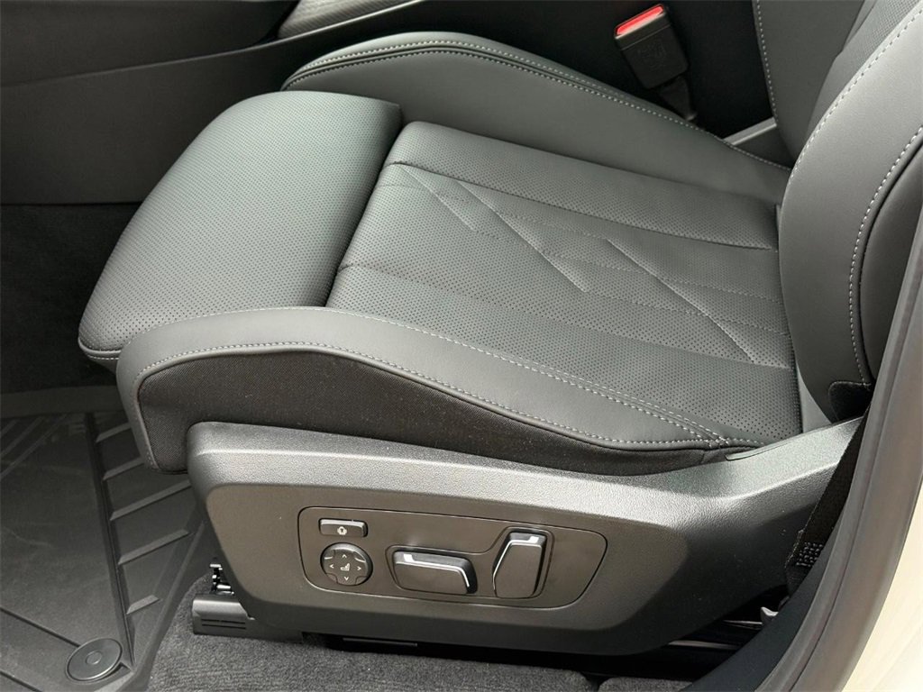 New 2025 BMW X3 xDrive30i w/ Convenience Package image 18