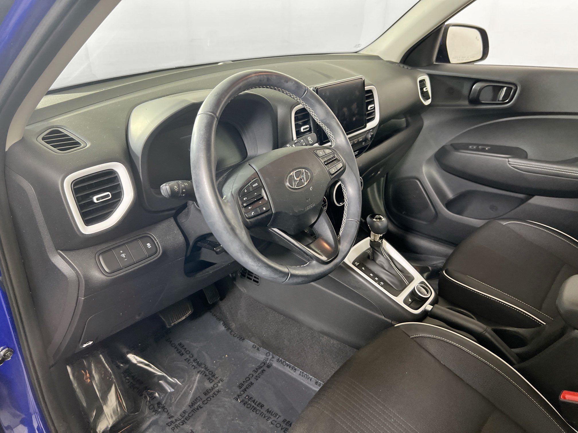 Used 2023 Hyundai Venue Limited w/ Cargo Package FWD image 9