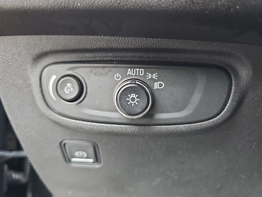 Used 2022 GMC Terrain SLE w/ Driver Convenience Package FWD image 34
