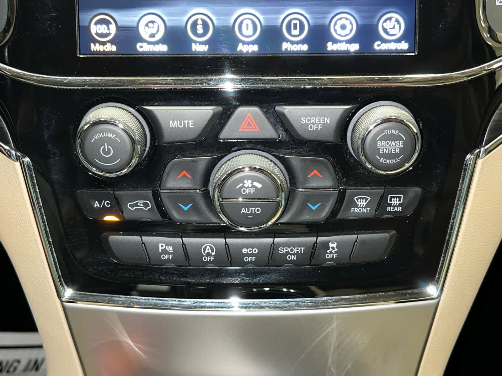Used 2021 Jeep Grand Cherokee Limited AWD/4WD image 30