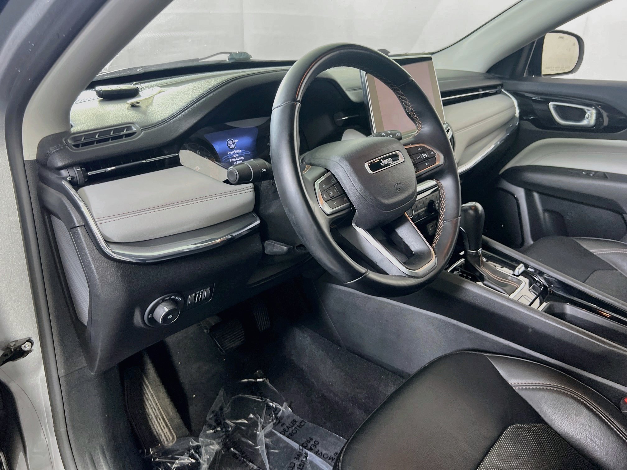 Used 2022 Jeep Compass Limited w/ Sun and Sound Group AWD/4WD image 9