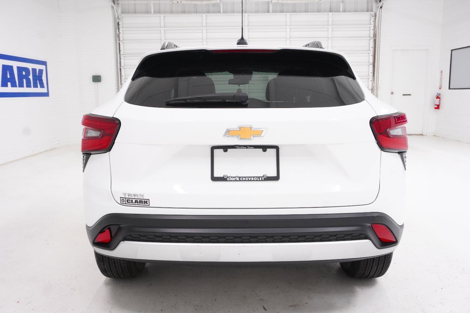 Used 2025 Chevrolet Trax LT w/ Driver Confidence Package image 6