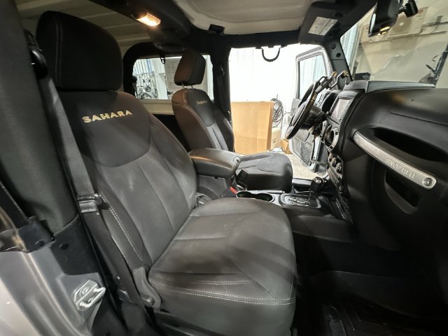 Used 2014 Jeep Wrangler Sahara w/ Connectivity Group AWD/4WD image 32