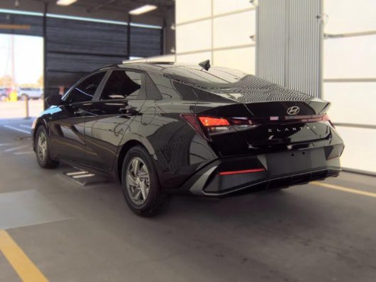 Used 2026 Hyundai Elantra SE FWD image 8