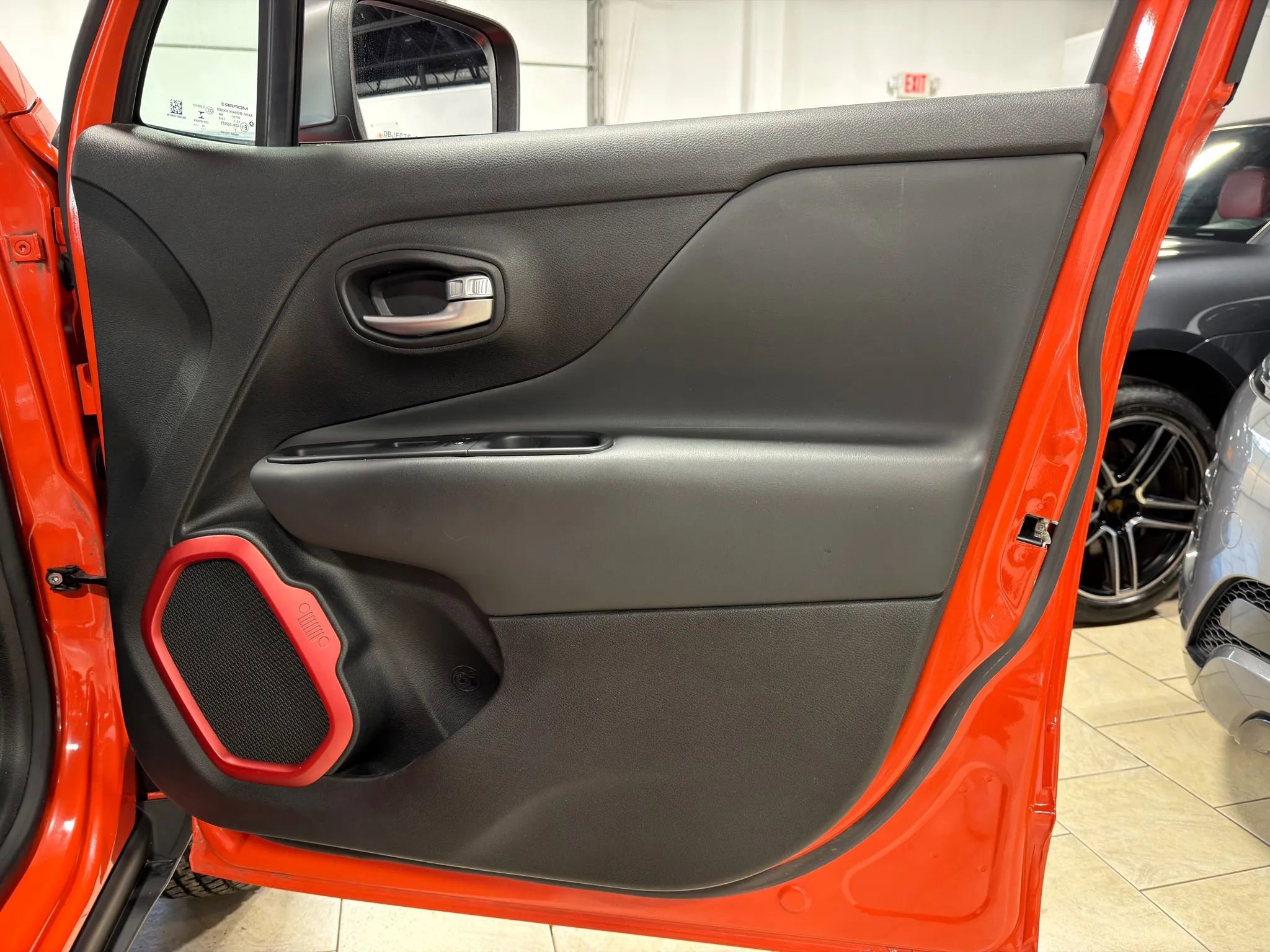 Used 2019 Jeep Renegade Trailhawk AWD/4WD image 32