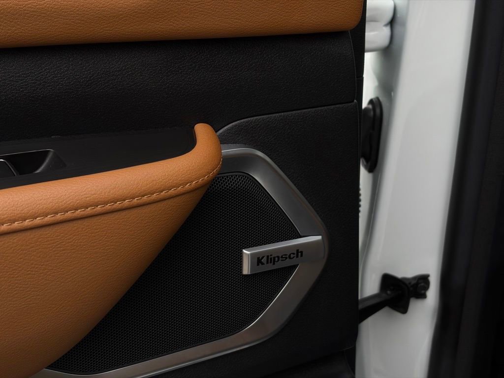 Certified 2025 Nissan Armada Platinum Reserve image 27