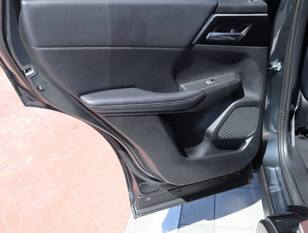 Used 2024 Mitsubishi Outlander SE Black Edition image 17