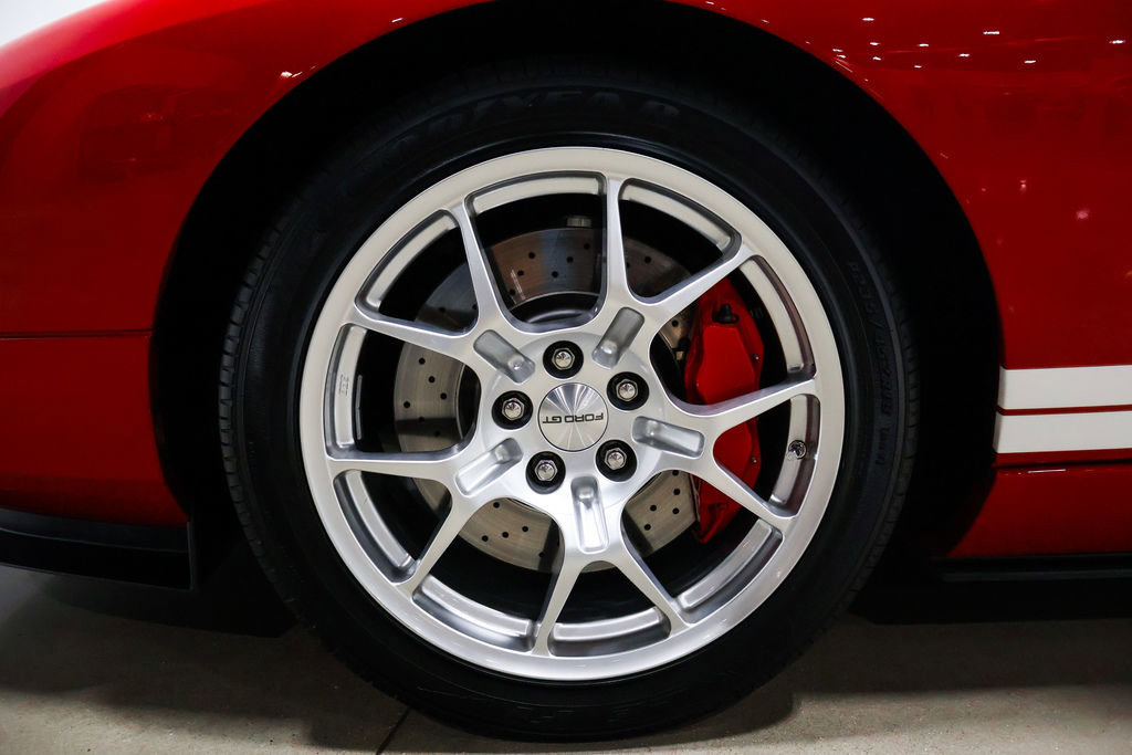 Used 2005 Ford GT RWD image 21