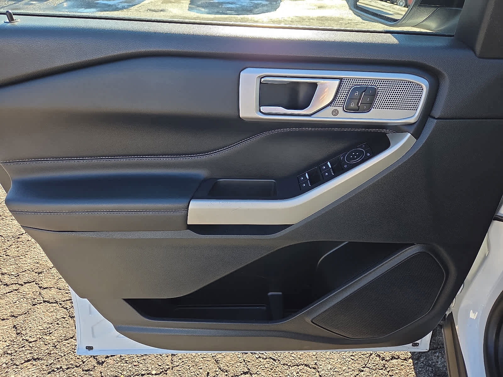 Used 2022 Ford Explorer Limited w/ Equipment Group 301A image 14