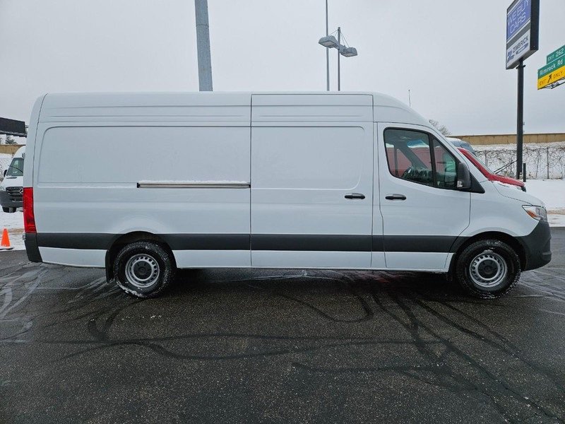 Used 2024 Mercedes-Benz Sprinter 2500 image 2