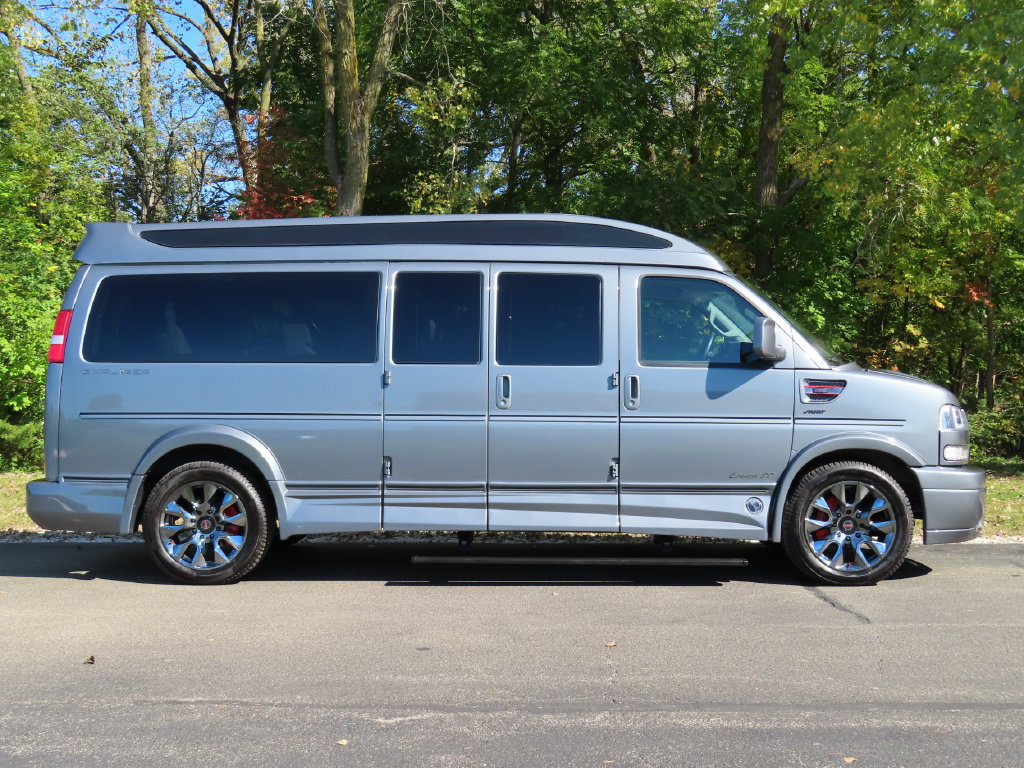 Used 2024 GMC Savana 2500 Extended w/ Driver Convenience Package RWD image 2