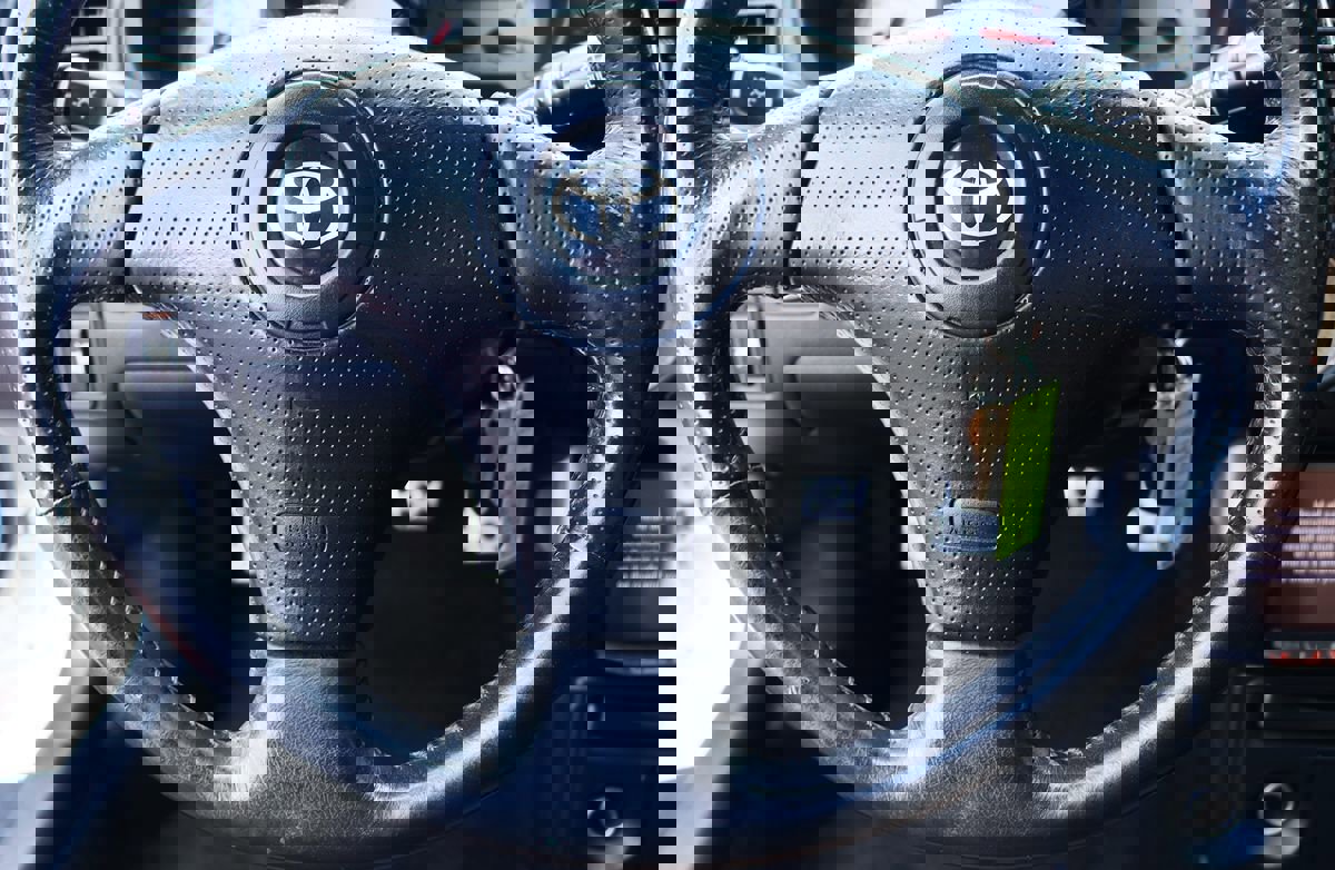 Used 2004 Toyota MR2 image 41