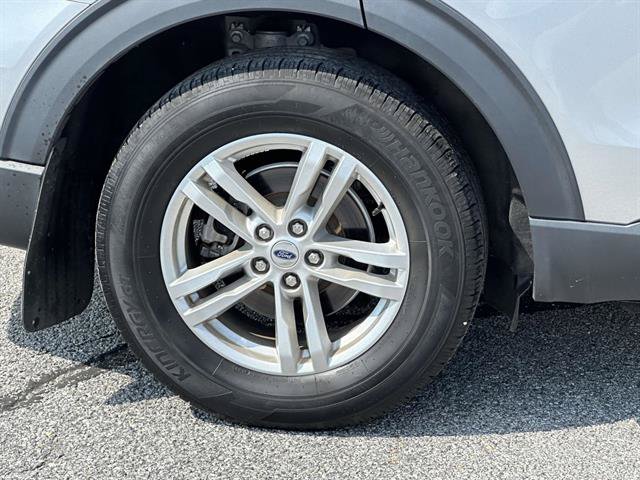 Used 2023 Ford Explorer XLT w/ Equipment Group 202A AWD/4WD image 29