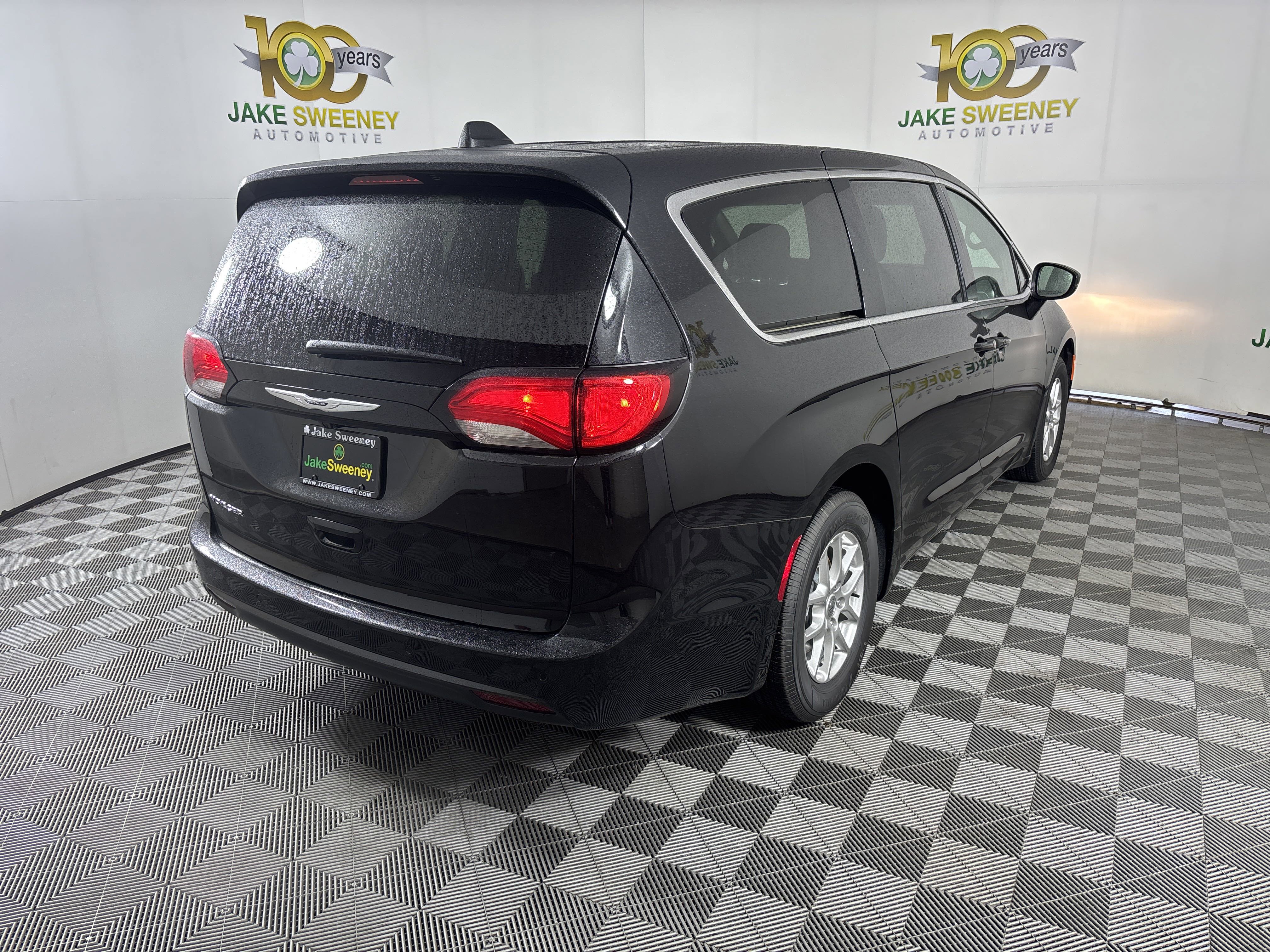 New 2025 Chrysler Voyager LX image 7