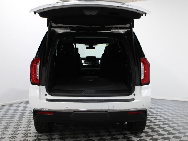 Used 2022 GMC Yukon SLT w/ SLT Premium Package image 15