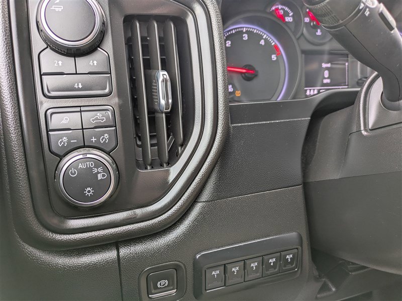 Used 2024 Chevrolet Silverado 2500 Custom w/ Custom Value Package image 28