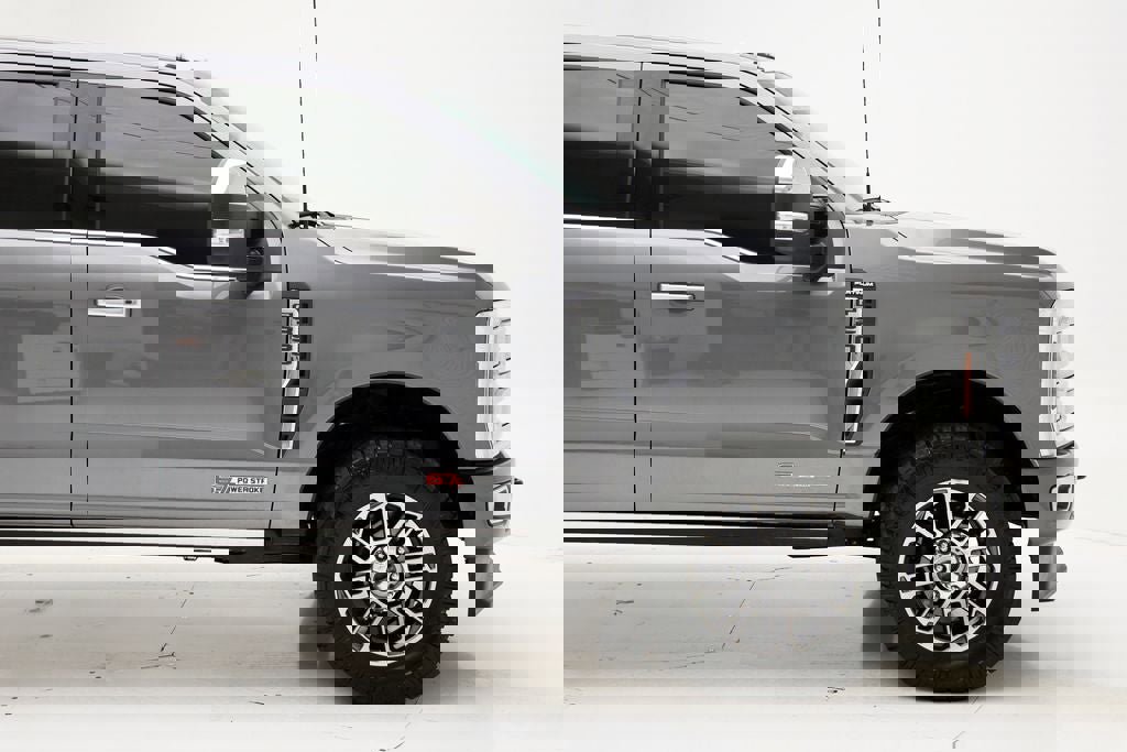 Used 2025 Ford F350 Platinum w/ Platinum Plus Package image 4