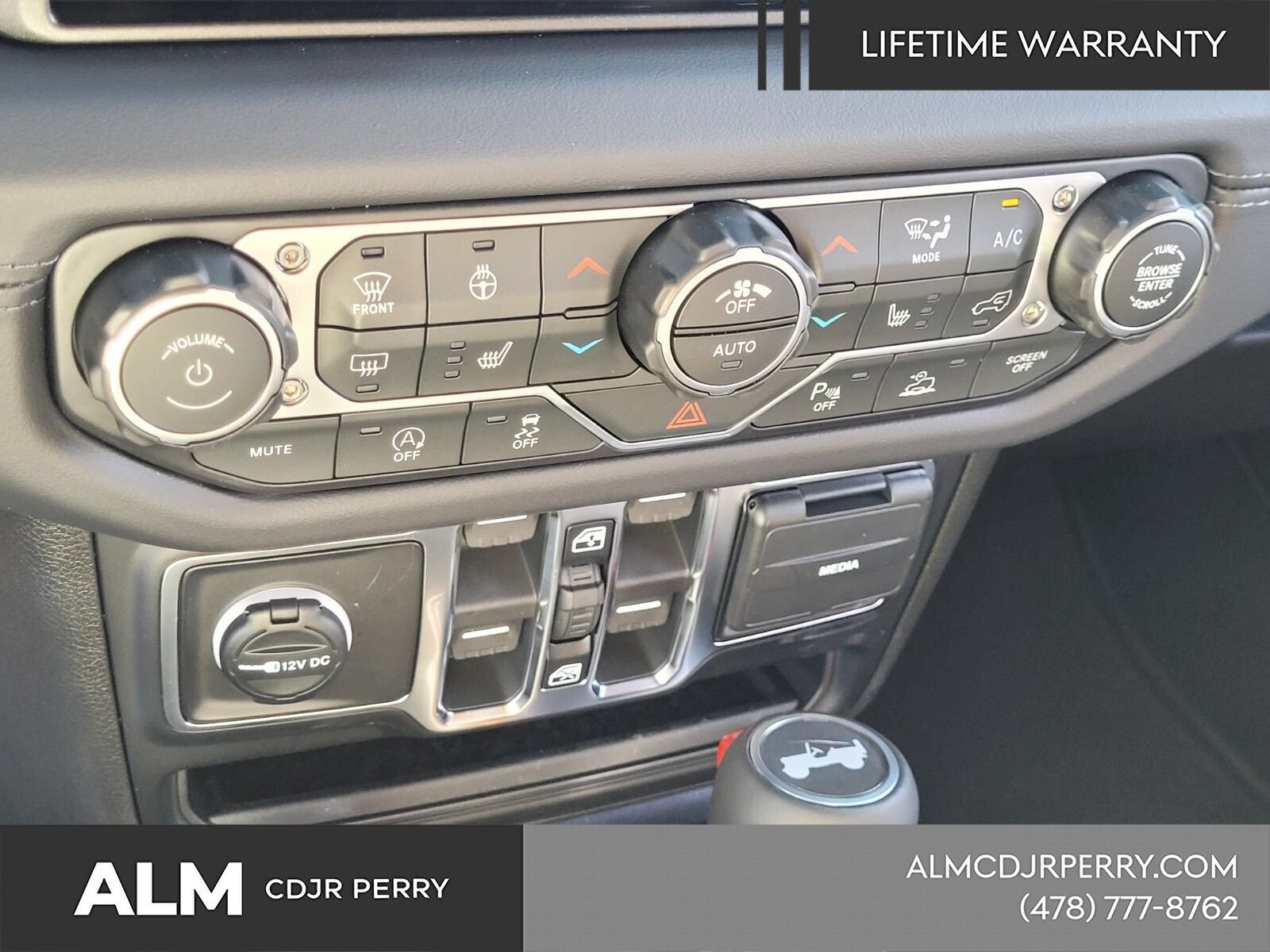New 2026 Jeep Wrangler Unlimited Sahara AWD/4WD image 20