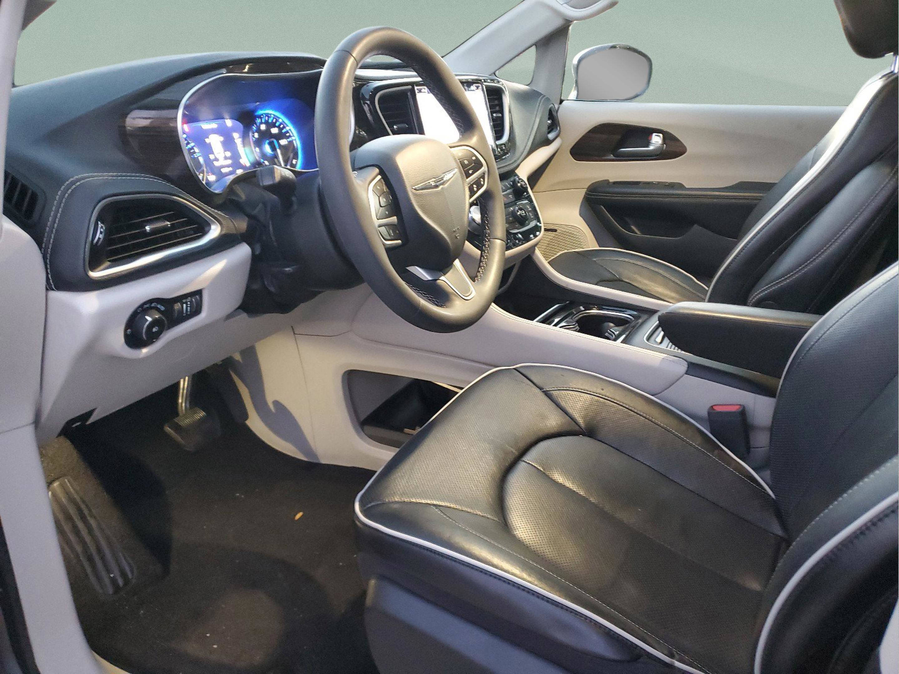Certified 2022 Chrysler Pacifica Limited FWD image 15