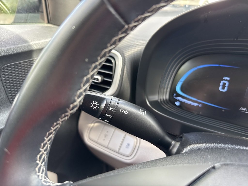 Used 2023 Hyundai Venue SEL image 27